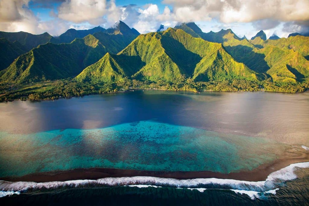 Vue aérienne de Tahiti et ses îles